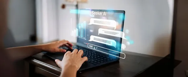 Chat de Seeker AI mostrando disponibilidad de producto por retailer en tiempo real