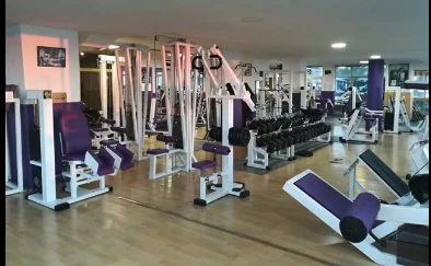 Sala de máquinas del Gimnasio Athena, en Torremolinos